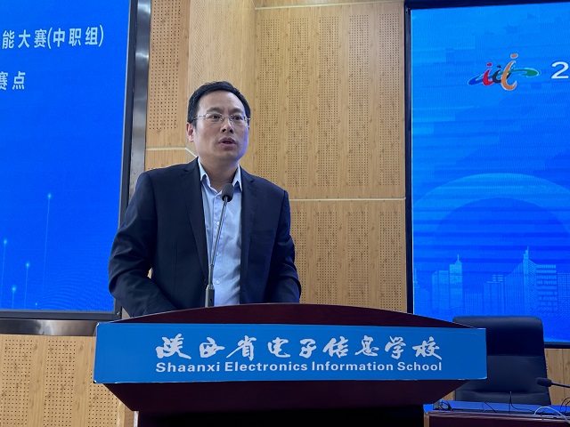 數(shù)控與機(jī)電專(zhuān)業(yè)科科長(zhǎng)郭江華主持競(jìng)賽情況說(shuō)明會(huì).jpg