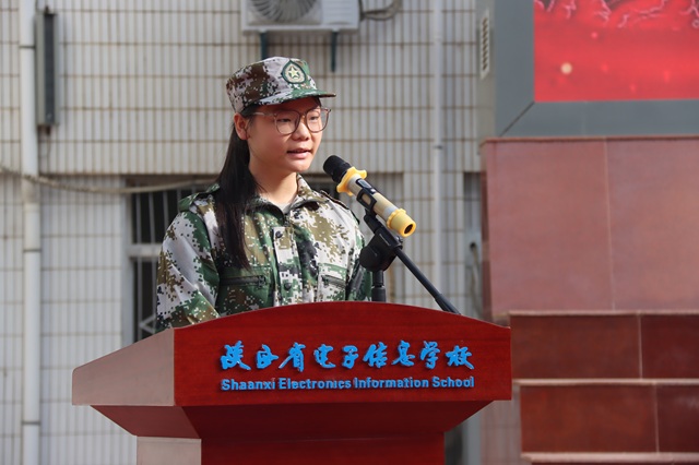 藝設(shè)2531班沈康代表全體新生發(fā)言.jpg