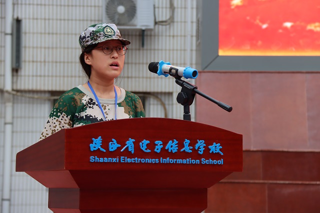 學(xué)生代表趙怡發(fā)言.jpg