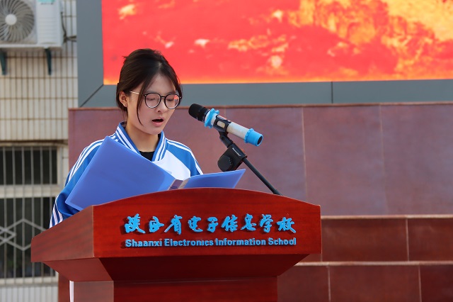 計(jì)網(wǎng)2331班劉玉靜代表老生發(fā)言.jpg