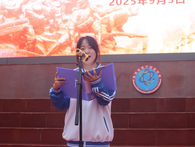 學(xué)生代表英才2341班王若男作主題演講.jpg
