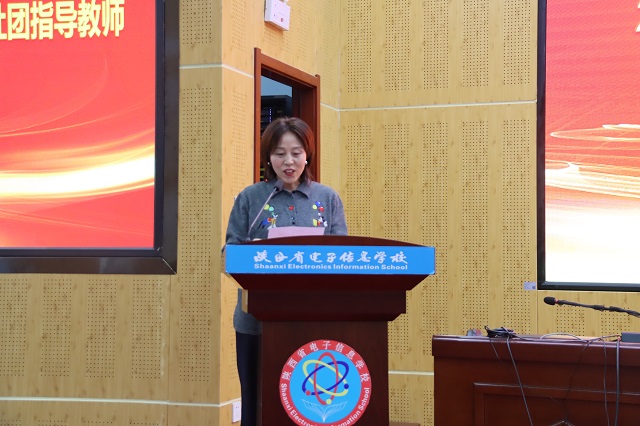 教師代表焦寶玉發(fā)言.JPG